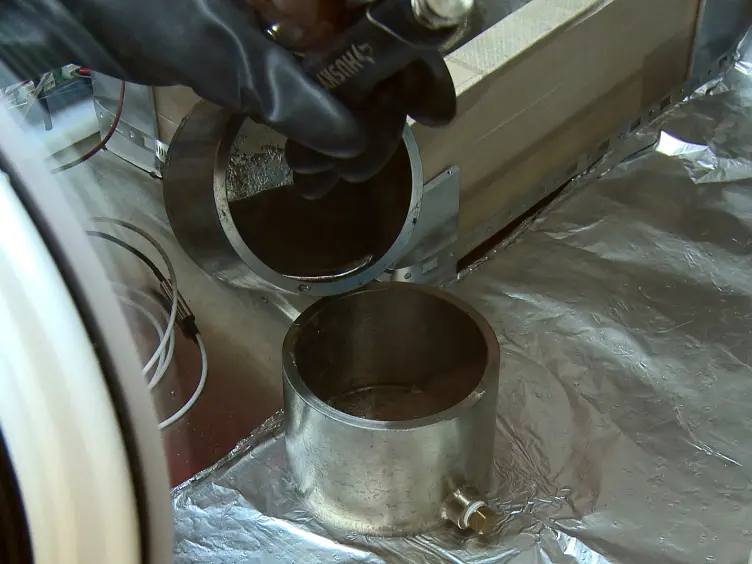 Ultrasound Velocity Measurement in a Liquid Metal Electrode