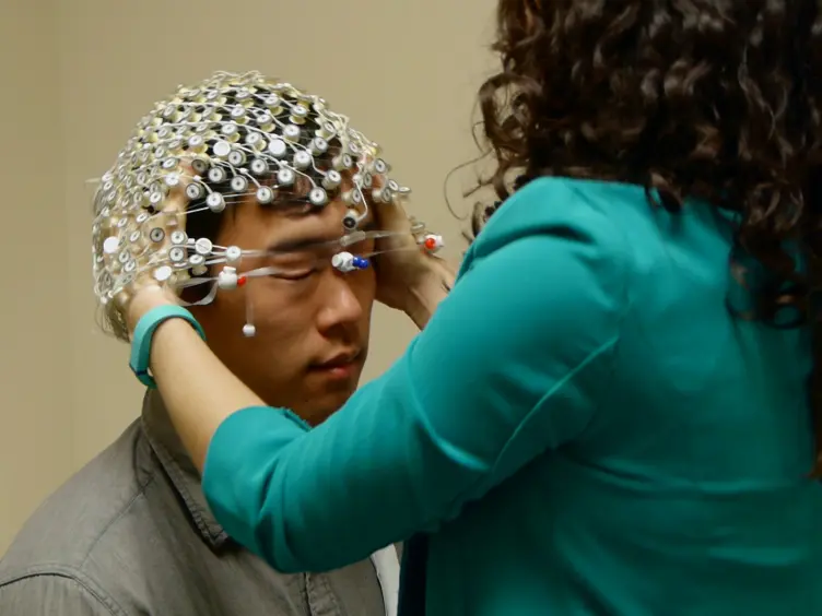 Measurement of Neurophysiological Signals of Ignoring and Attending Processes in Attention Control