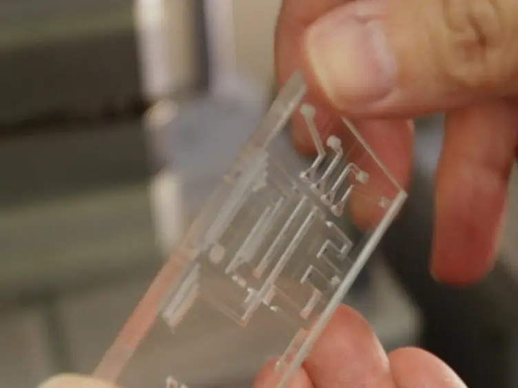 Electrotaxis Studies of Lung Cancer Cells using a Multichannel Dual-electric-field Microfluidic Chip