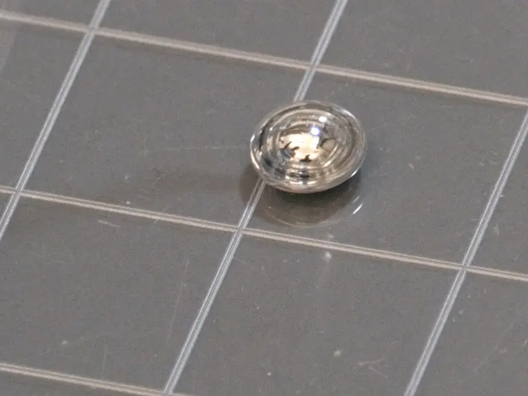 A Method to Manipulate Surface Tension of a Liquid Metal via Surface Oxidation and Reduction