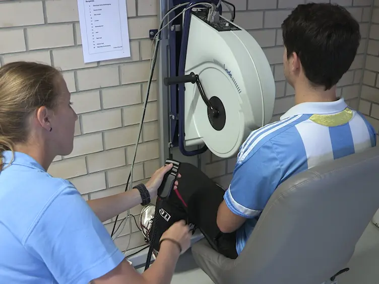 Experimental Protocol of a Three-minute, All-out Arm Crank Exercise Test in Spinal-cord Injured and Able-bodied Individuals