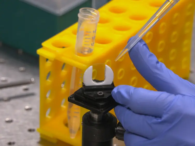 High-speed Continuous-wave Stimulated Brillouin Scattering Spectrometer for Material Analysis