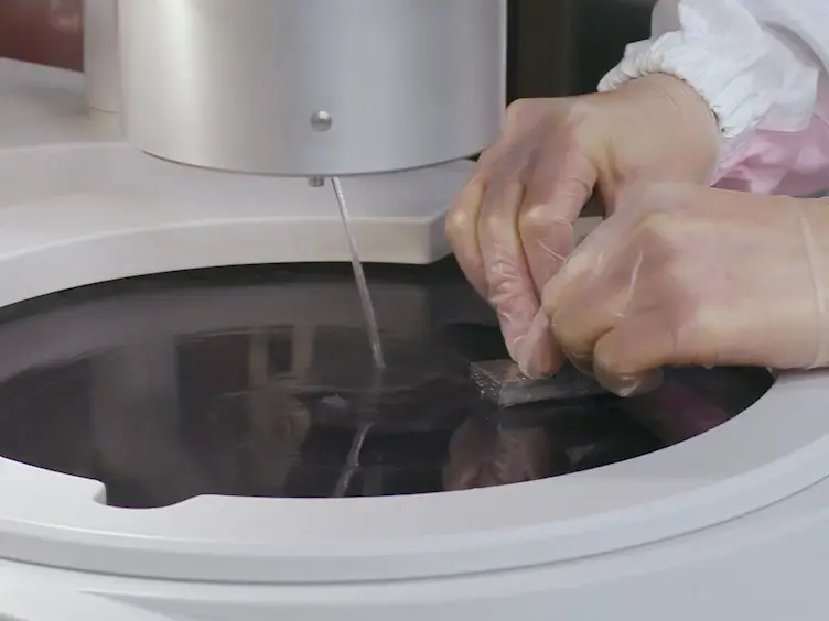 Micro/Nano-scale Strain Distribution Measurement from Sampling Moir&#233; Fringes