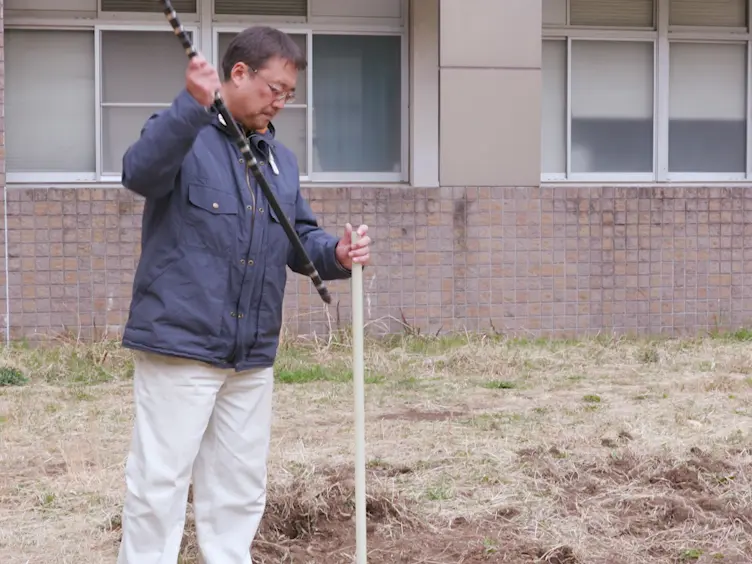 Tracking Infiltration Front Depth Using Time-lapse Multi-offset Gathers Collected with Array Antenna Ground Penetrating Radar
