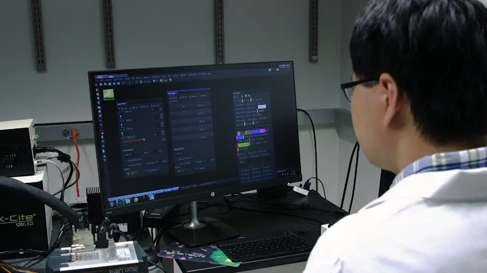 Conducting Multiple Imaging Modes with One Fluorescence Microscope