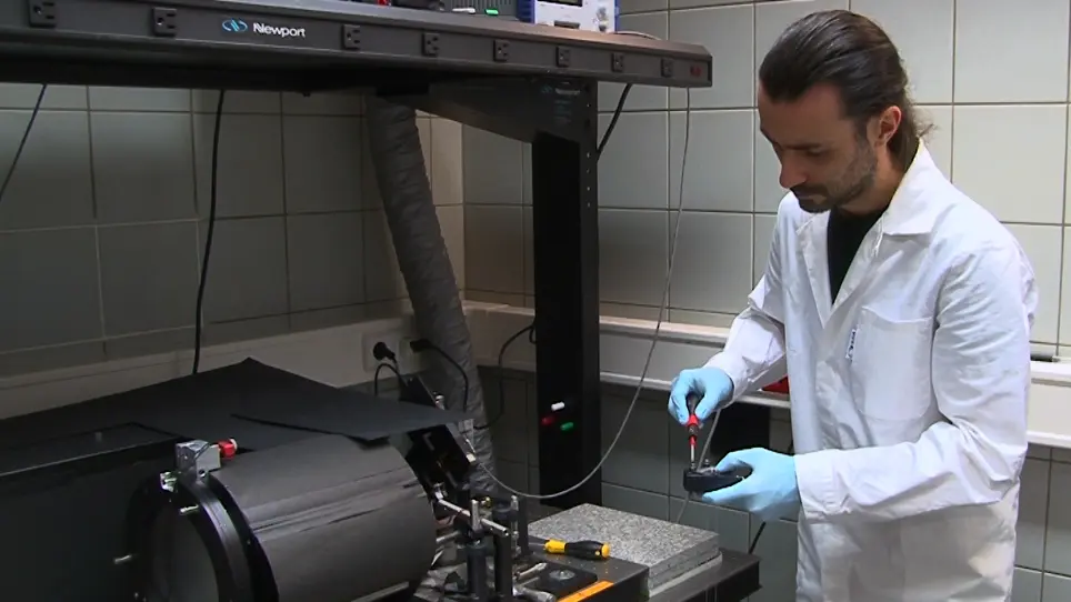 High-Density DNA and RNA microarrays - Photolithographic Synthesis, Hybridization and Preparation of Large Nucleic Acid Libraries
