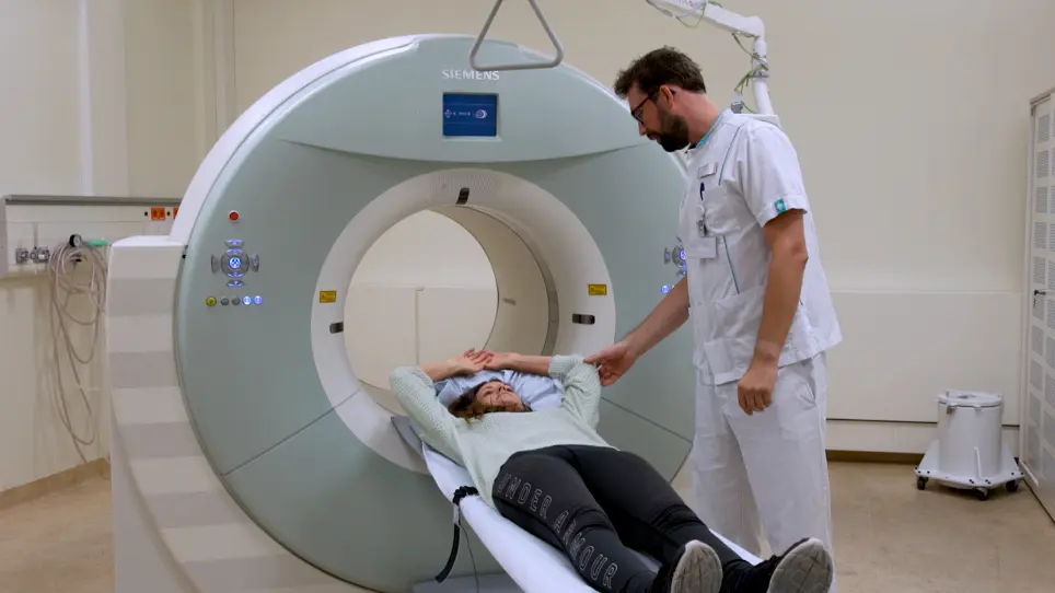 Management of Respiratory Motion Artefacts in <sup>18</sup>F-fluorodeoxyglucose Positron Emission Tomography using an Amplitude-Based Optimal Respiratory Gating Algorithm
