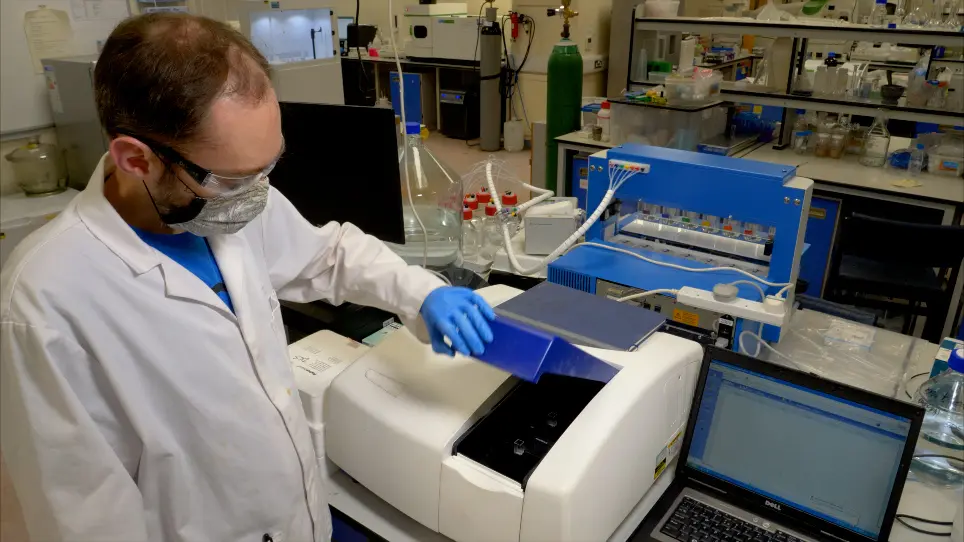 UV-Vis Spectroscopic Characterization of Nanomaterials in Aqueous Media