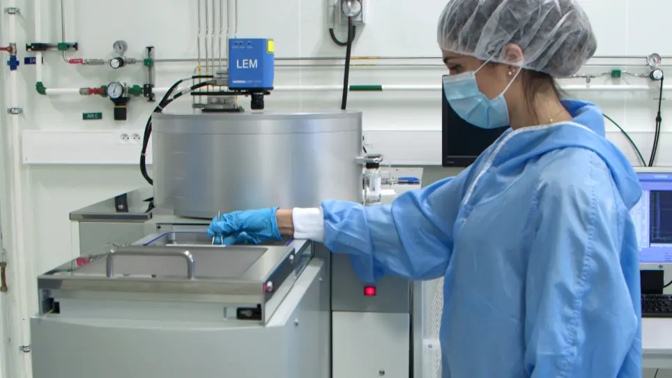 Epitaxial Nanostructured &alpha;-Quartz Films on Silicon: From the Material to New Devices