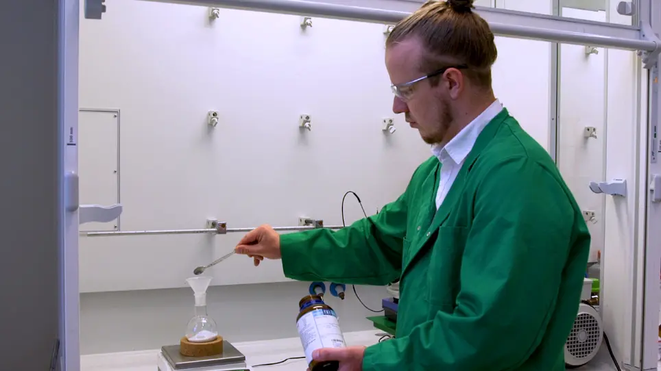 Designed for Molecular Recycling: A Lignin-Derived Semi-aromatic Biobased Polymer