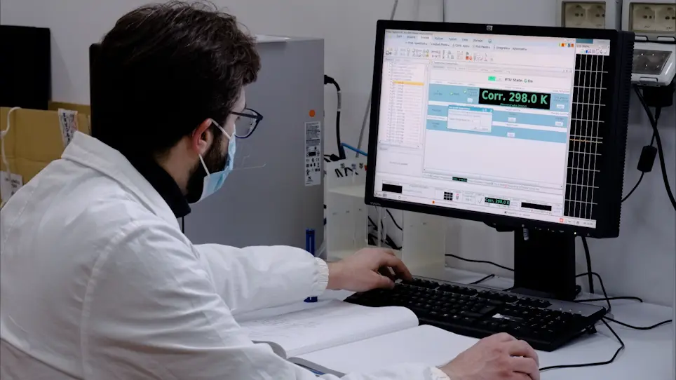 Monitoring Protein-Ligand Interactions in Human Cells by Real-Time Quantitative In-Cell NMR using a High Cell Density Bioreactor
