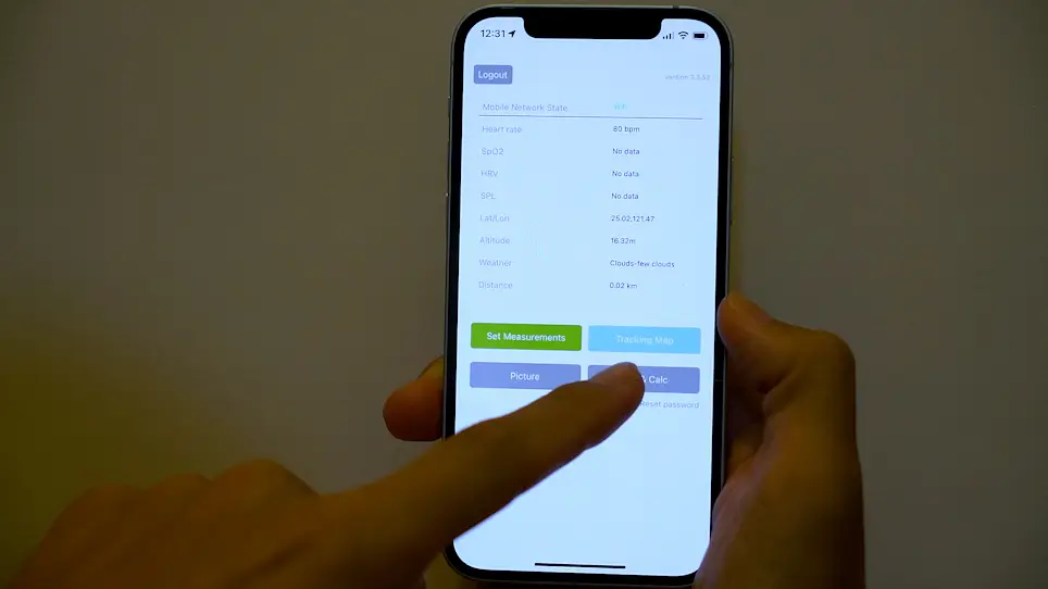 An Application for Pairing with Wearable Devices to Monitor Personal Health Status