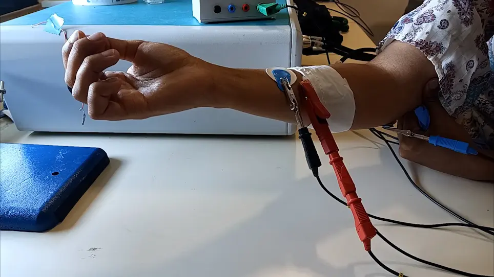 Conformable Wearable Electrodes: From Fabrication to Electrophysiological Assessment