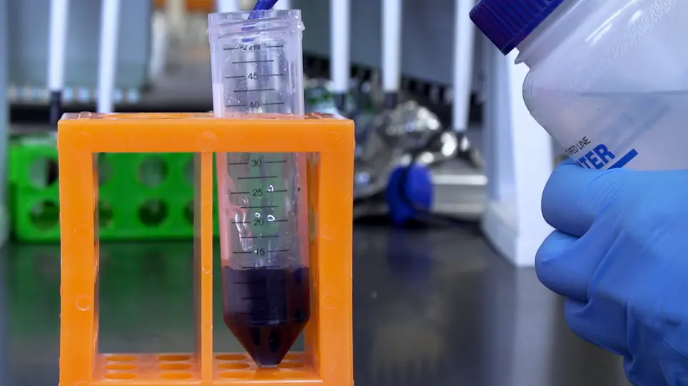 Fabrication of Size-Controlled and Emulsion-Free Chitosan-Genipin Microgels for Tissue Engineering Applications