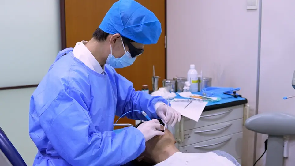 Adjunctive Diode Laser Therapy and Probiotic <em>Lactobacillus</em> Therapy in the Treatment of Periodontitis and Peri-Implant Disease