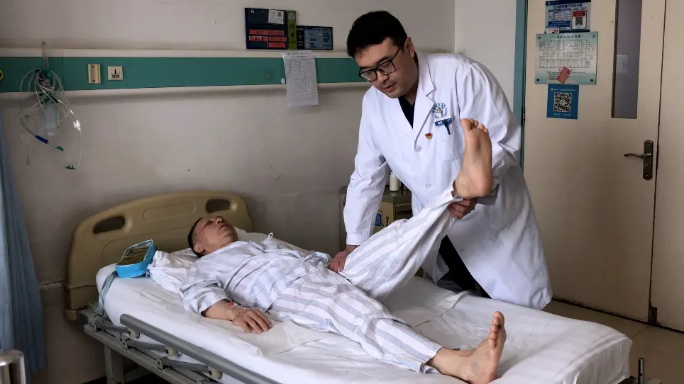 Orthopedic Robot-Assisted Femoral Neck System in the Treatment of Femoral Neck Fracture