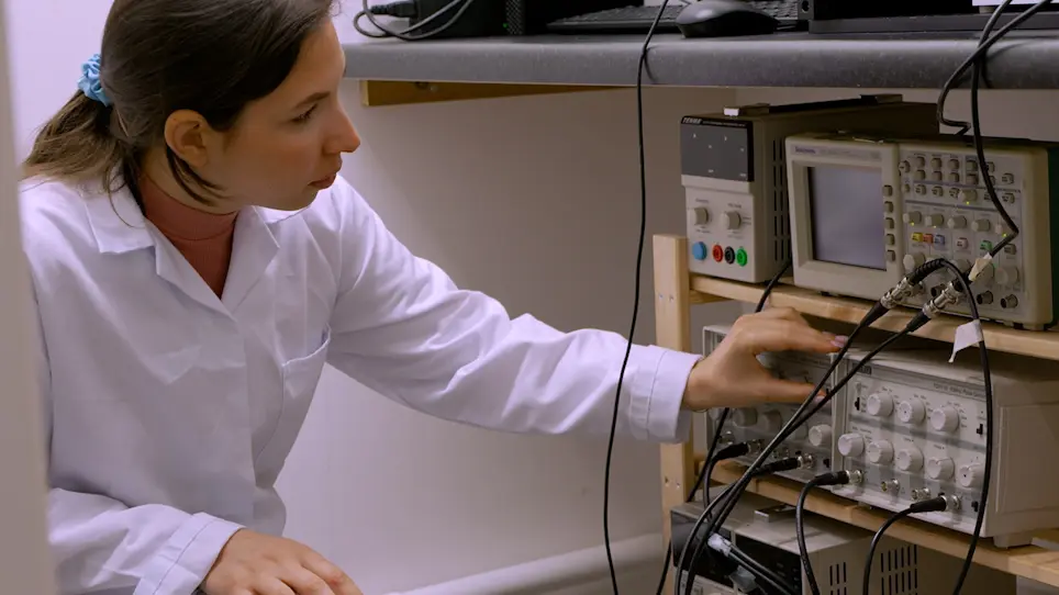 Fluorescence Lifetime Macro Imager for Biomedical Applications
