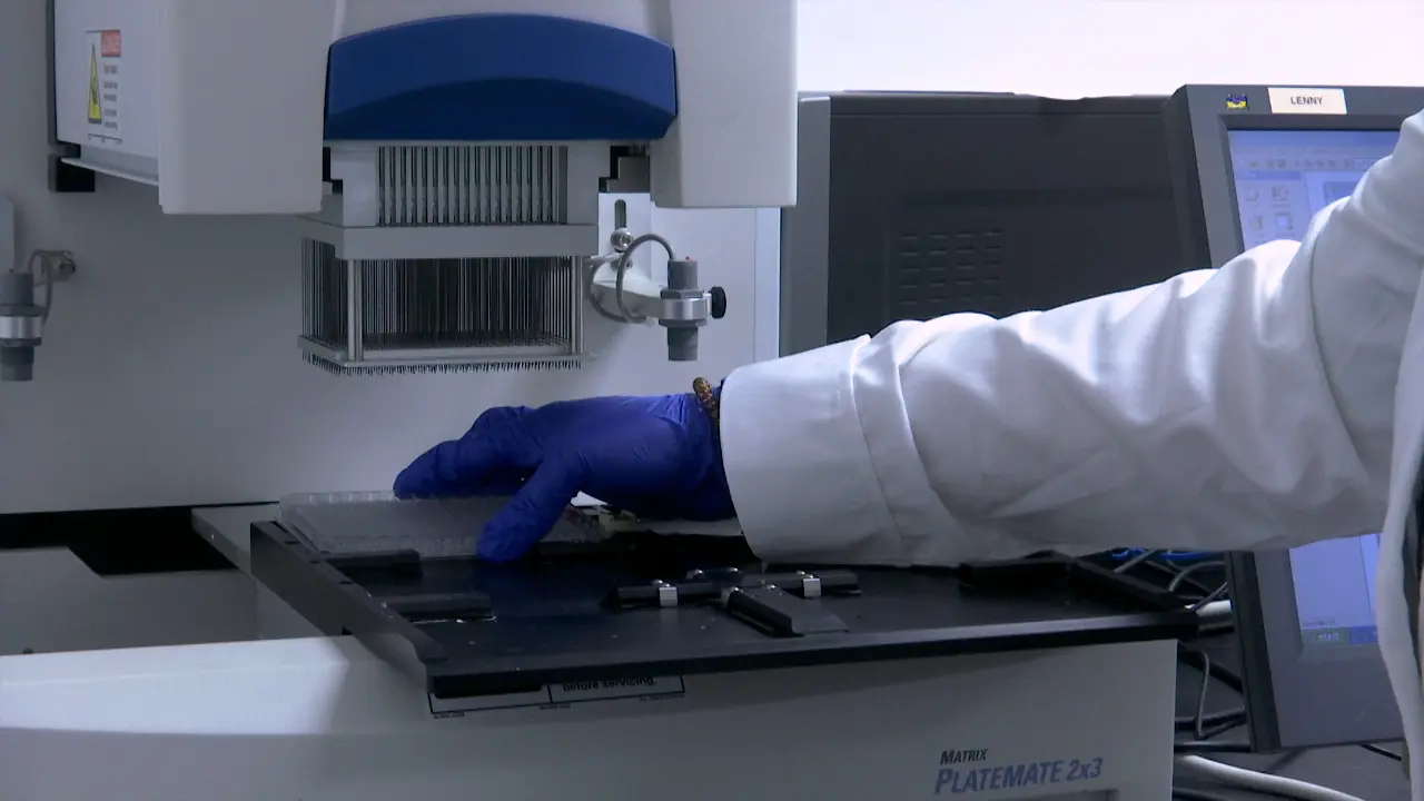 High-Throughput Screening to Obtain Crystal Hits for Protein Crystallography