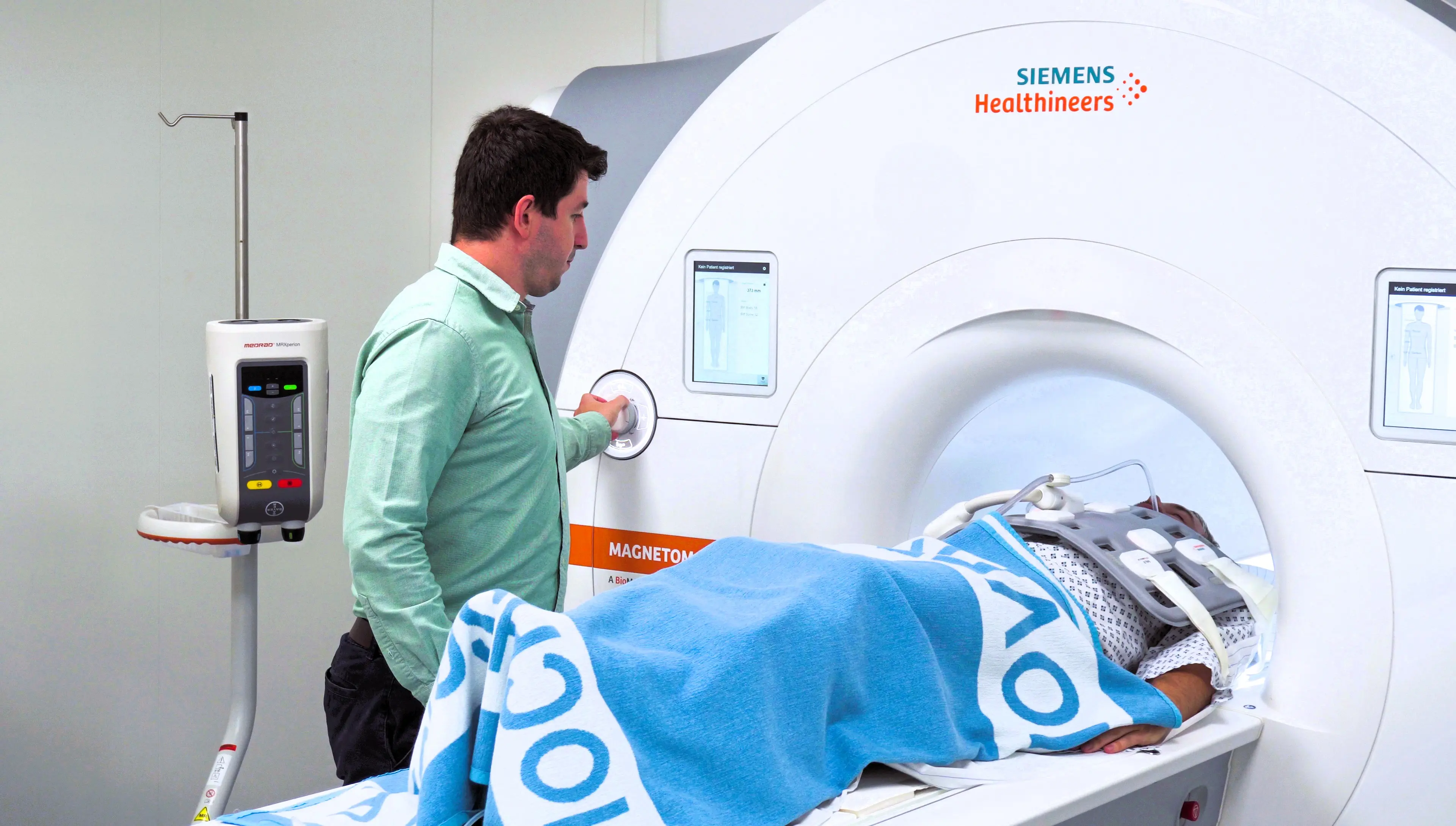 Three-Dimensional Phase Resolved Functional Lung Magnetic Resonance Imaging